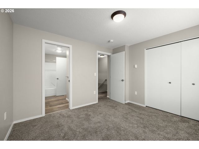11885 Se PINE St, Portland, OR 97216