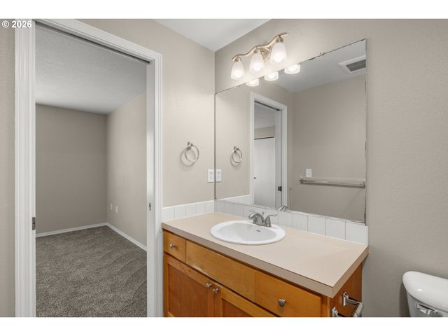 11885 Se PINE St, Portland, OR 97216