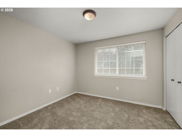 11885 Se PINE St, Portland, OR 97216