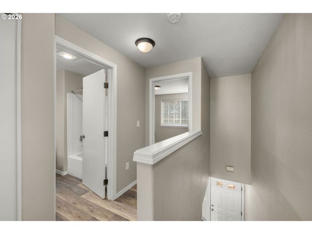 11885 Se PINE St, Portland, OR 97216