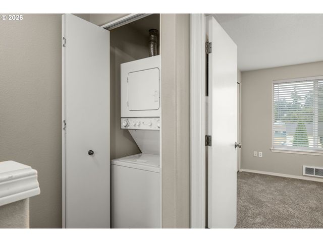 11885 Se PINE St, Portland, OR 97216