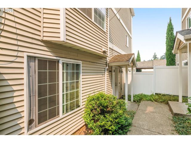 11885 Se PINE St, Portland, OR 97216