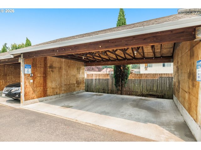 11885 Se PINE St, Portland, OR 97216