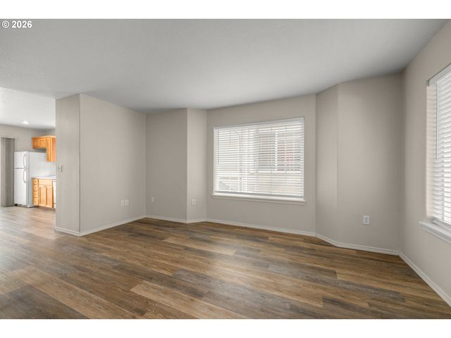 11885 Se PINE St, Portland, OR 97216