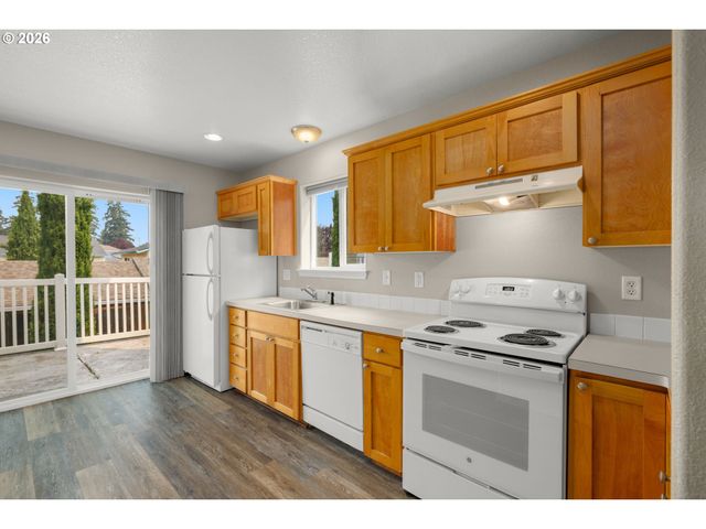 11885 Se PINE St, Portland, OR 97216