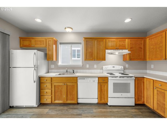 11885 Se PINE St, Portland, OR 97216