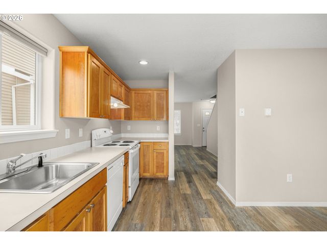 11885 Se PINE St, Portland, OR 97216
