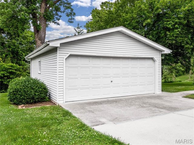 300 Dana Drive, Collinsville, IL 62234