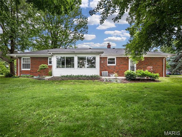 300 Dana Drive, Collinsville, IL 62234