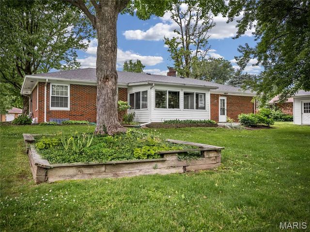 300 Dana Drive, Collinsville, IL 62234