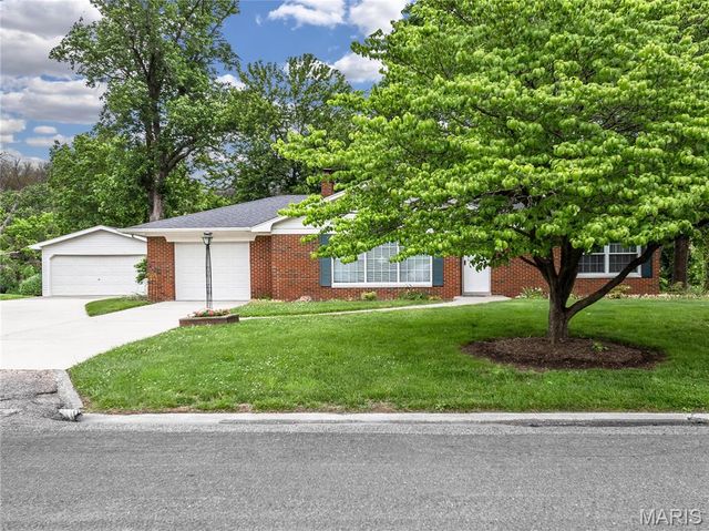 300 Dana Drive, Collinsville, IL 62234