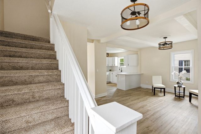 32 Sargon St, Springfield, MA 01104