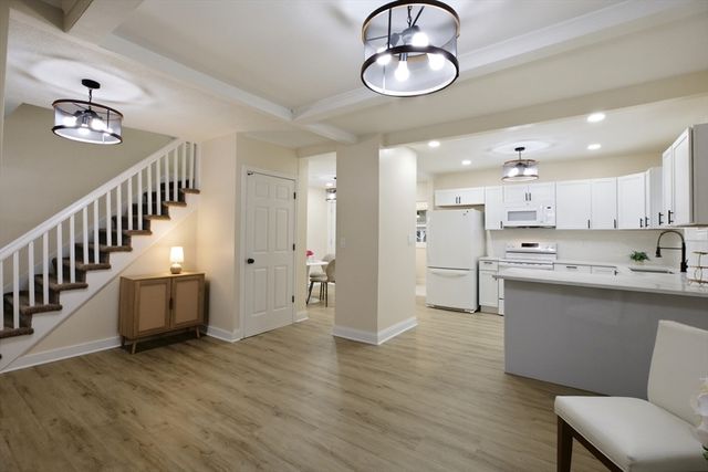 32 Sargon St, Springfield, MA 01104