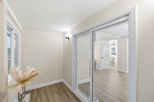 32 Sargon St, Springfield, MA 01104