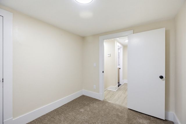 32 Sargon St, Springfield, MA 01104