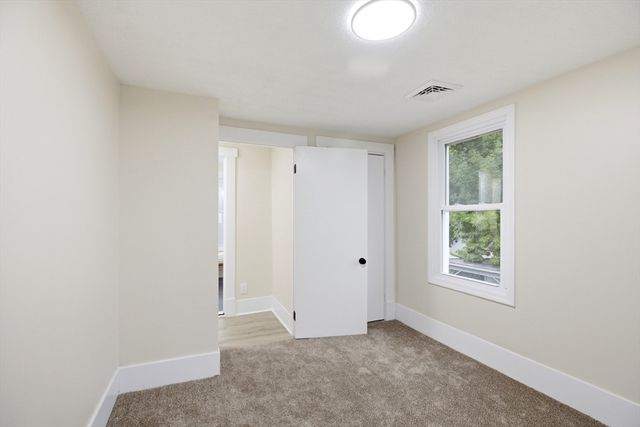 32 Sargon St, Springfield, MA 01104