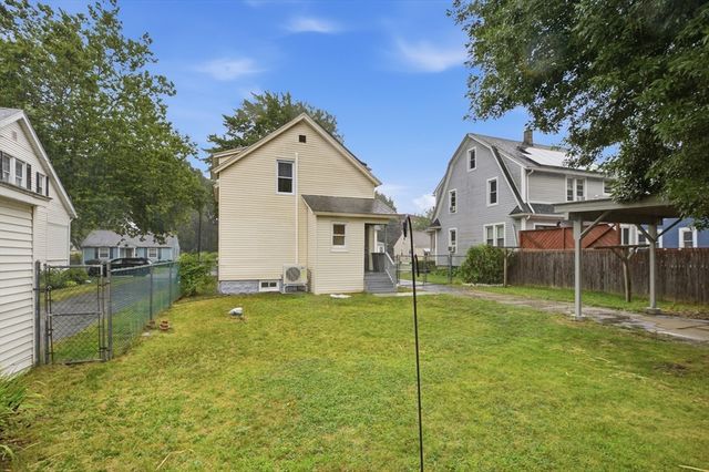 32 Sargon St, Springfield, MA 01104