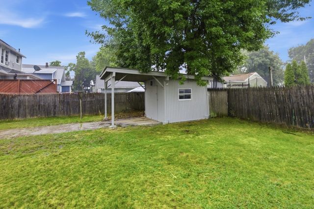32 Sargon St, Springfield, MA 01104