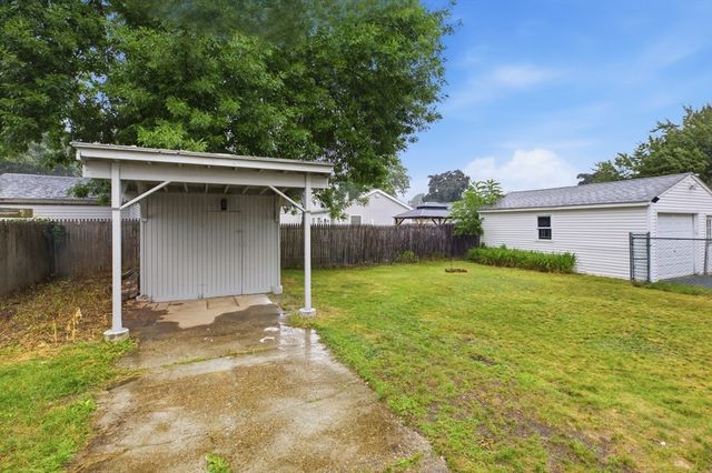 32 Sargon St, Springfield, MA 01104