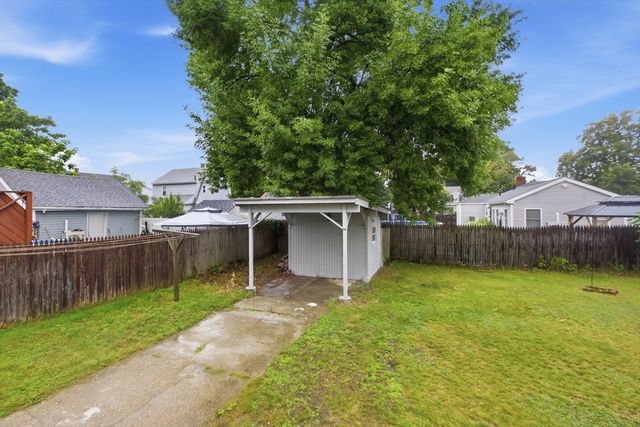 32 Sargon St, Springfield, MA 01104
