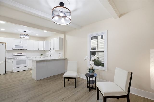 32 Sargon St, Springfield, MA 01104