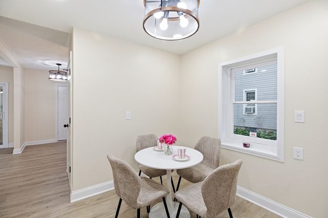 32 Sargon St, Springfield, MA 01104