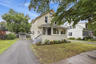 32 Sargon St, Springfield, MA 01104