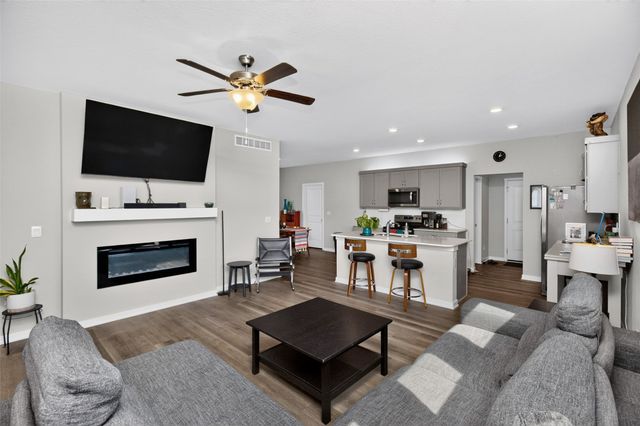 3001 NW Countrywood Lane, Ankeny, IA 50023
