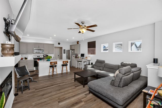 3001 NW Countrywood Lane, Ankeny, IA 50023