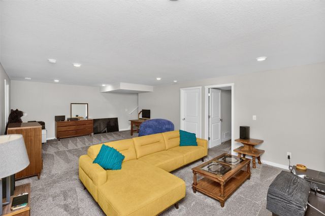 3001 NW Countrywood Lane, Ankeny, IA 50023