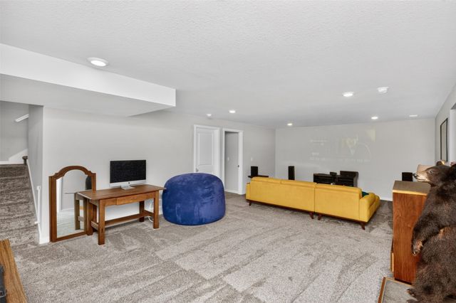 3001 NW Countrywood Lane, Ankeny, IA 50023