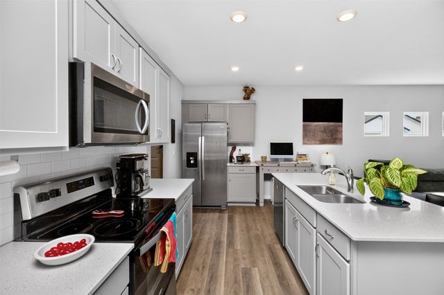 3001 NW Countrywood Lane, Ankeny, IA 50023