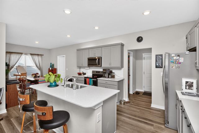 3001 NW Countrywood Lane, Ankeny, IA 50023