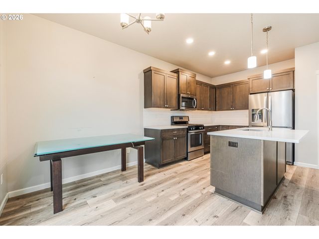 1254 DAYLILY St, Woodburn, OR 97071