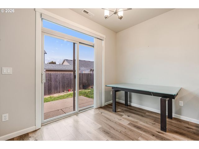 1254 DAYLILY St, Woodburn, OR 97071