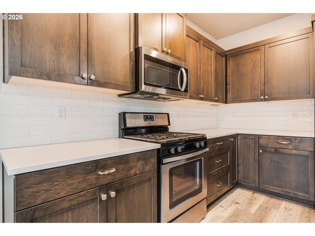 1254 DAYLILY St, Woodburn, OR 97071