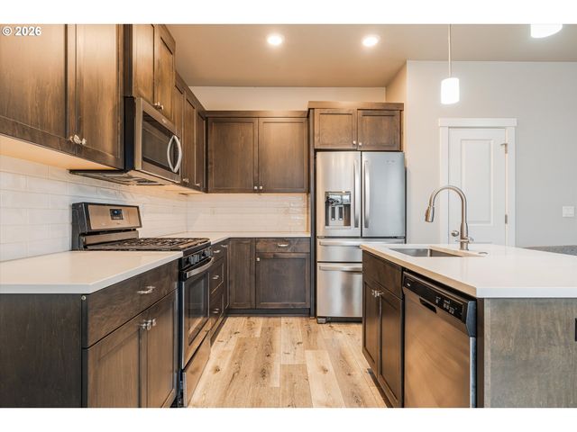 1254 DAYLILY St, Woodburn, OR 97071