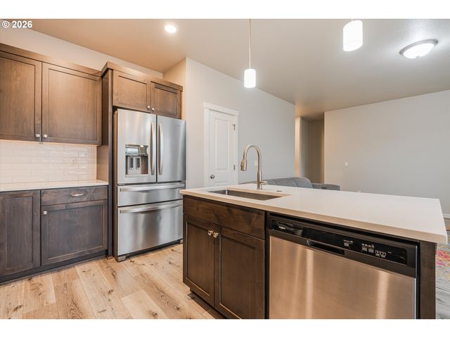 1254 DAYLILY St, Woodburn, OR 97071