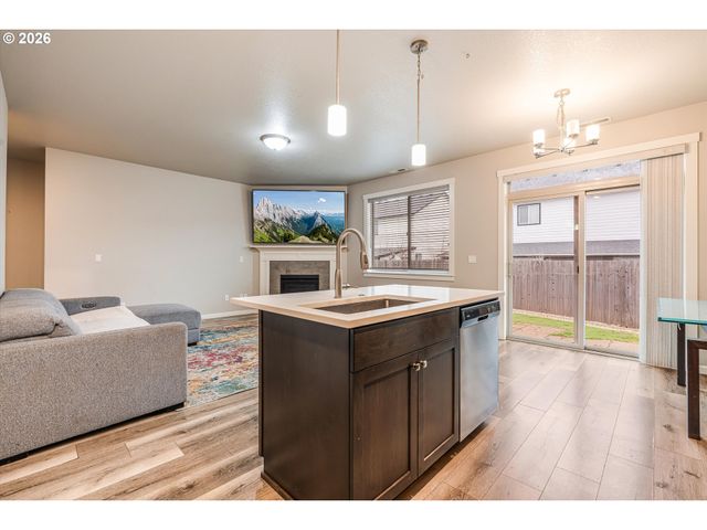 1254 DAYLILY St, Woodburn, OR 97071