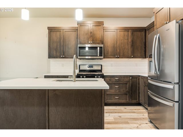 1254 DAYLILY St, Woodburn, OR 97071