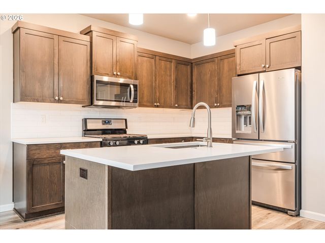 1254 DAYLILY St, Woodburn, OR 97071