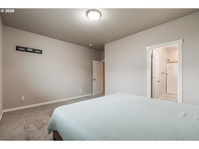 1254 DAYLILY St, Woodburn, OR 97071