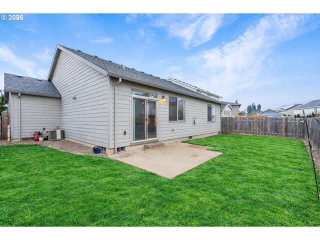 1254 DAYLILY St, Woodburn, OR 97071