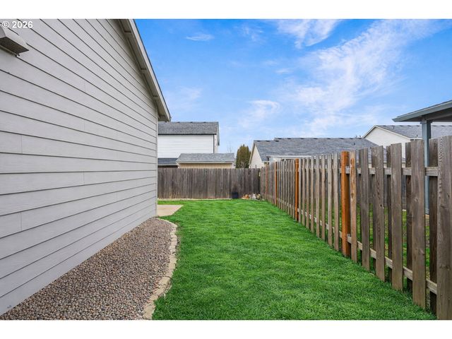 1254 DAYLILY St, Woodburn, OR 97071