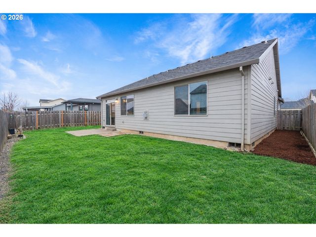 1254 DAYLILY St, Woodburn, OR 97071