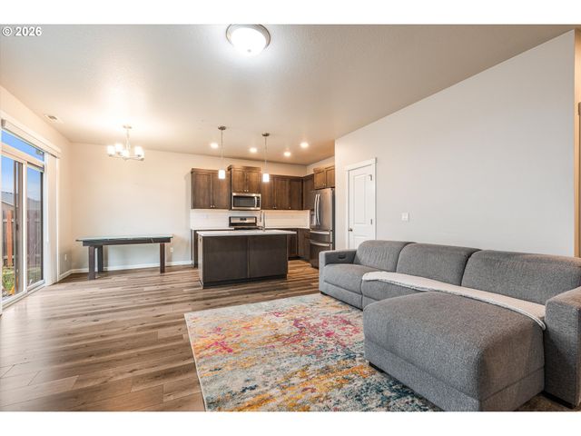 1254 DAYLILY St, Woodburn, OR 97071