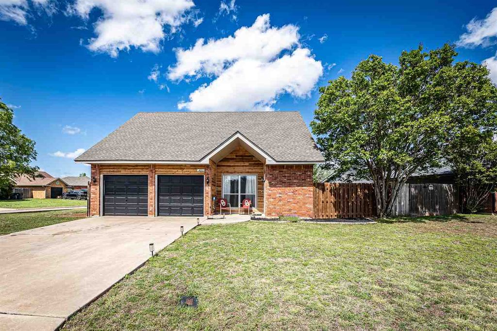 4009 SW Hickory Ln., Lawton, OK 73505