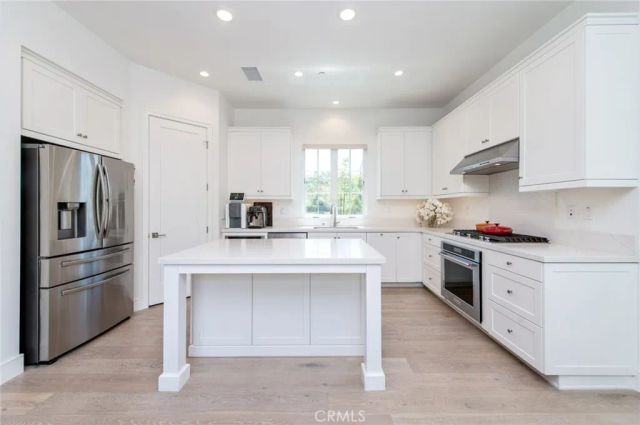 154 Winnett, Irvine, CA 92602