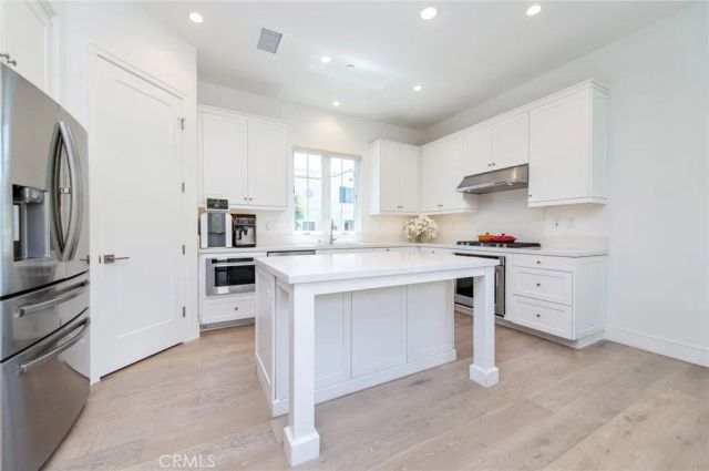 154 Winnett, Irvine, CA 92602