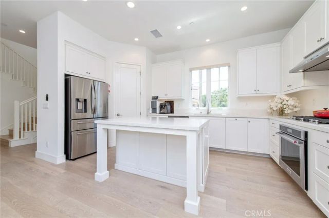 154 Winnett, Irvine, CA 92602